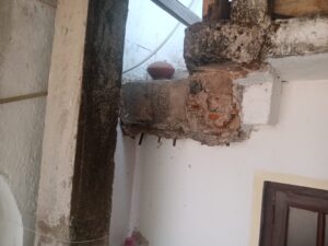 Damaged plaster at Gunatillake Aramaya bhikkhuni residence.